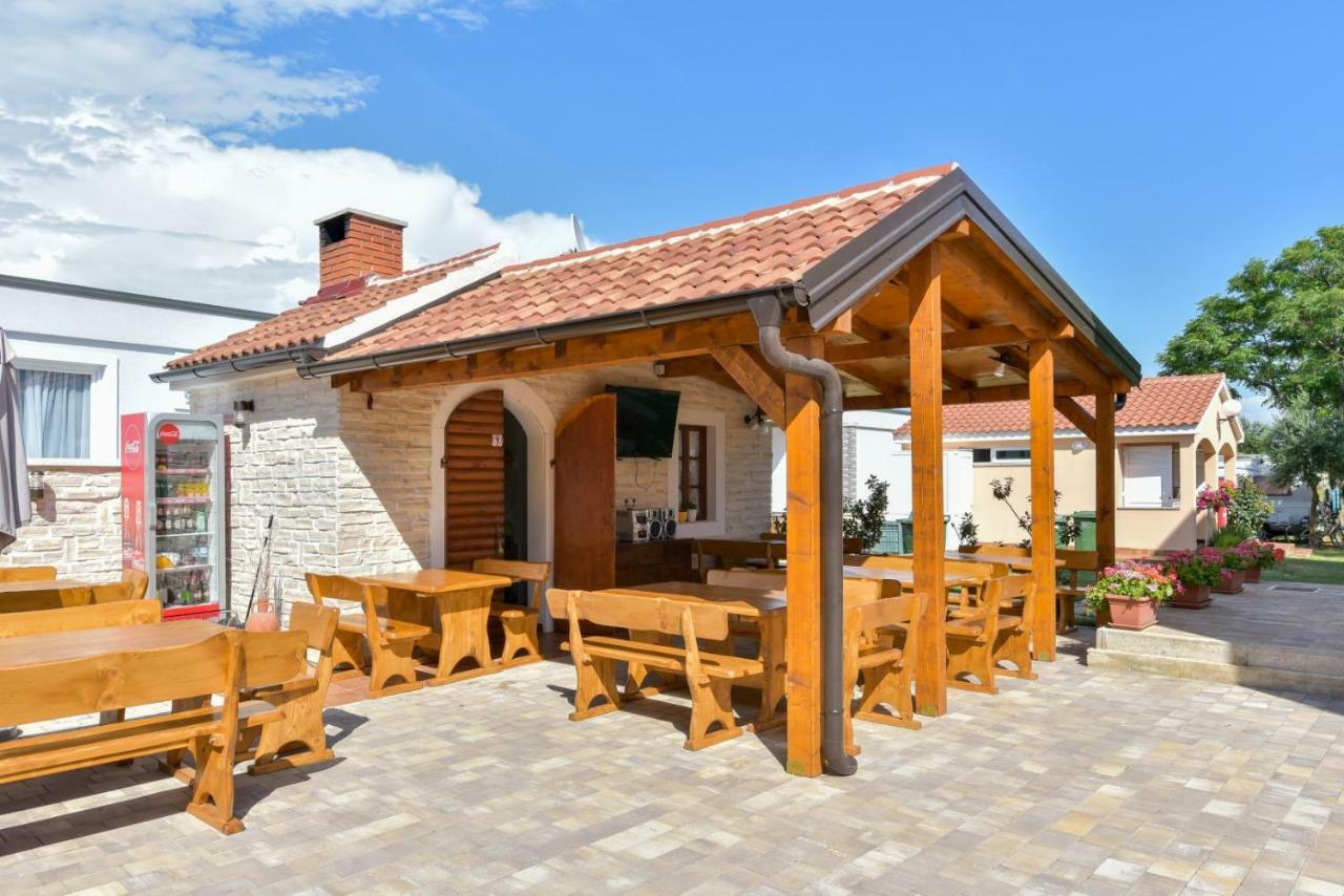 Bungalov Medanic - Private Pool Привлака Екстериор снимка