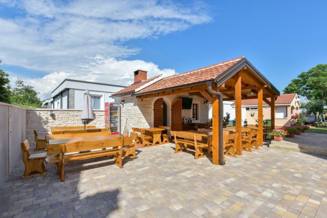 Bungalov Medanic - Private Pool Привлака Екстериор снимка